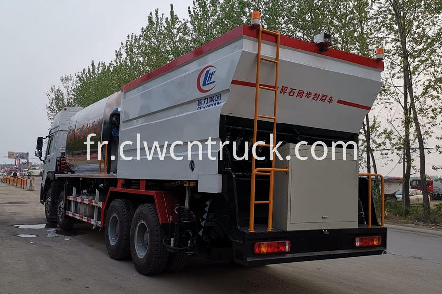 Bitumen And Gravel Synchronous Seal Truck 4